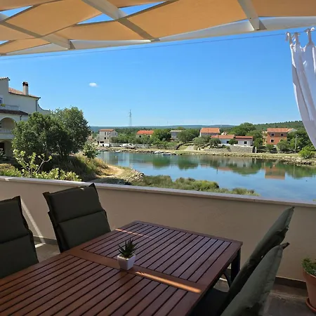 Appartement House Angelina *