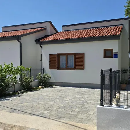 Appartement House Angelina *