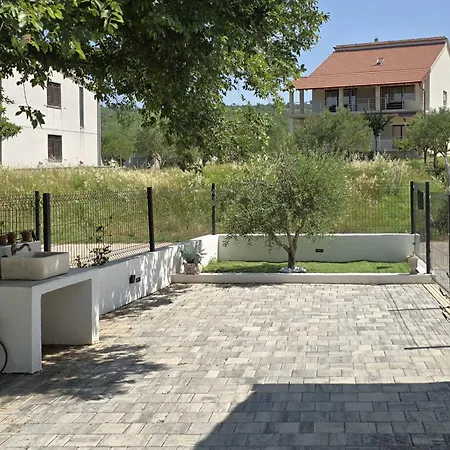 Appartement House Angelina *
